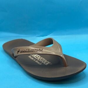 Birkenstock women’s Tan Flip-Flops